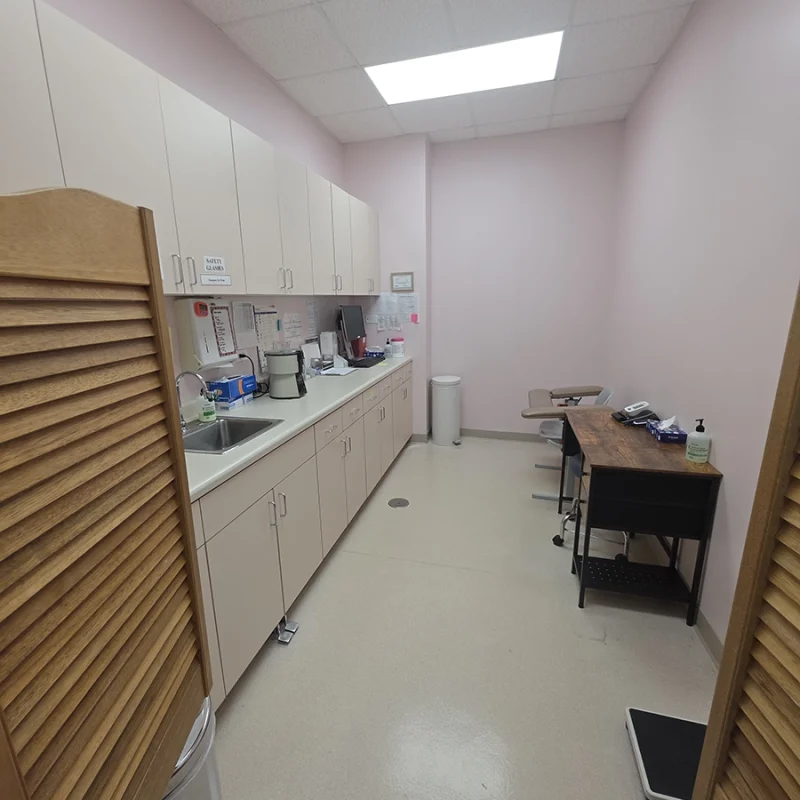 des-plaines-clinic-medical-room