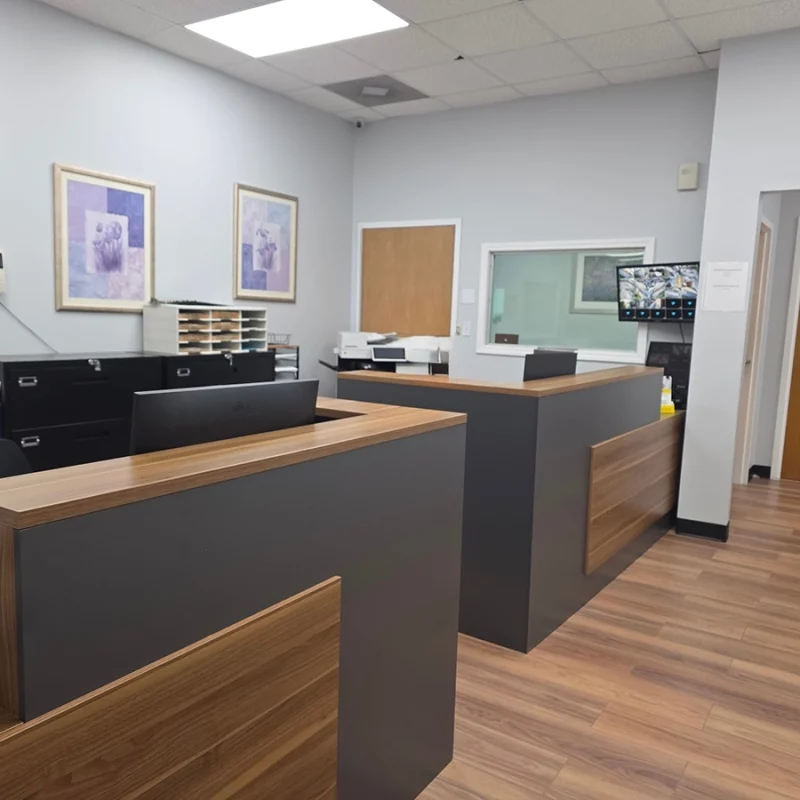 des-plaines-front-desk